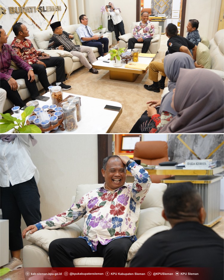Dok. Foto KPU Kabupaten Sleman dan Bawaslu Kabupaten Sleman bersama-sama menyampaikan Laporan Hibah kepada Bupati Sleman